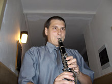 I orgová se mají ještě čemu učit. Třeba Michal zkouší hrát na klarinet poprvé v životě. A docela se mu daří, ne?