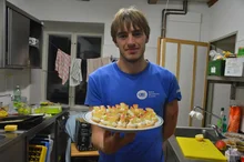 Petr se vyučil číšníkem.